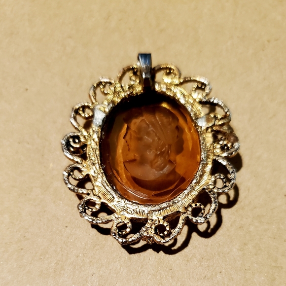 Vintage Intaglio Glass Amber Cameo Pendant - Picture 6 of 11